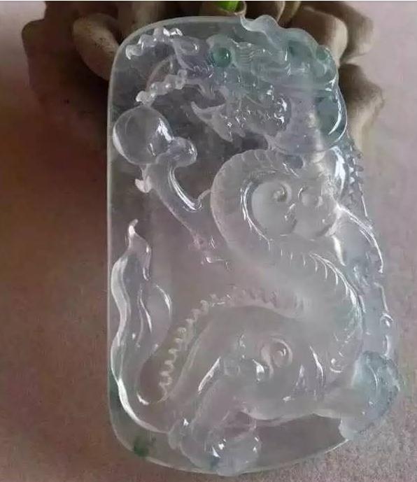 翡翠龙牌的寓意和佩戴禁忌-易德轩吉祥商城