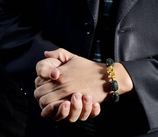 古往今来貔貅一直是财富的象征，而黄金也象征着富贵吉祥，所以现在越来越多的饰品都以黄金为材料，比如貔貅手链，貔貅吊坠等等。而且大家在选购黄金手链的时候，大部分人还是会选择呢？黄金貔貅手链。那么黄金貔貅手链带几个好呢？