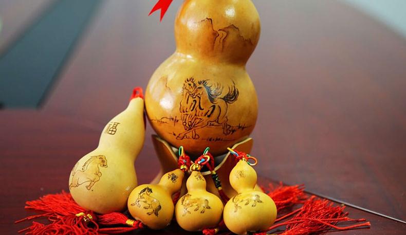 葫芦挂在进门的左边还是右边,入户门葫芦正确挂法-易德轩吉祥商城