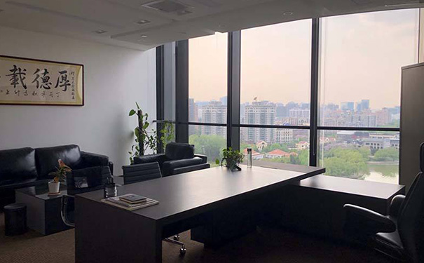 风水知识:办公桌的哪一侧为财位-易德轩吉祥商城 风水知识:办公桌的哪一侧为财位-易德轩吉祥商城