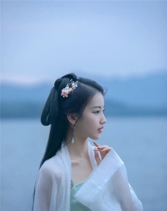 命中缺水的女性职业选择指南