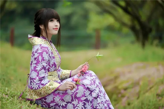 爱美人士看过来:什么样的八字适合整容?-易德轩吉祥网 爱美人士看过来:什么样的八字适合整容?-易德轩吉祥网