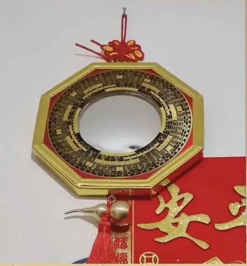 新手必看：八卦镜的正确悬挂高度与方位-易德轩吉祥网