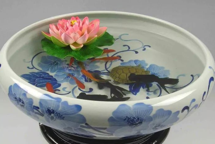 金蟾具有吸财、吐钱、聚财的功能 金蟾具有吸财、吐钱、聚财的功能