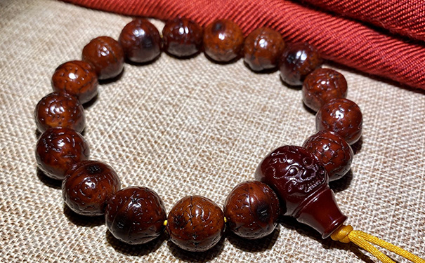 男人戴什么手串最养人-易德轩吉祥商城 男人戴什么手串最养人-易德轩吉祥商城