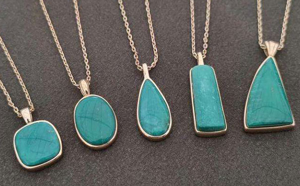 女人戴绿松石有什么好处-易德轩吉祥商城