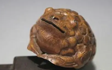 招财辟邪的竹雕摆件金蟾也是要养的