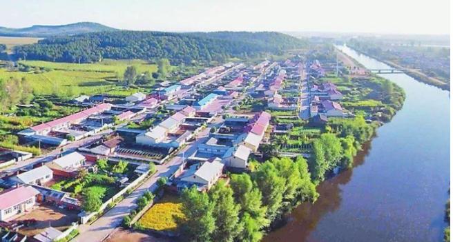 盖房不要盖背水路，千金难买向南楼！