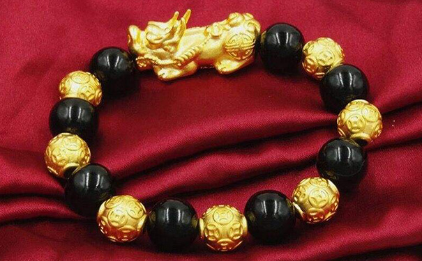 女人佩戴貔貅的寓意(女人戴貔貅招财辟邪)-易德轩吉祥商城