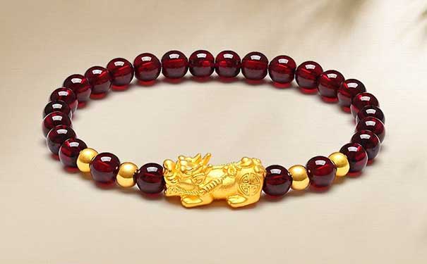 女人戴黄金貔貅好不好?可以增强女性气质和运势-易德轩吉祥商城 女人戴黄金貔貅好不好?可以增强女性气质和运势-易德轩吉祥商城