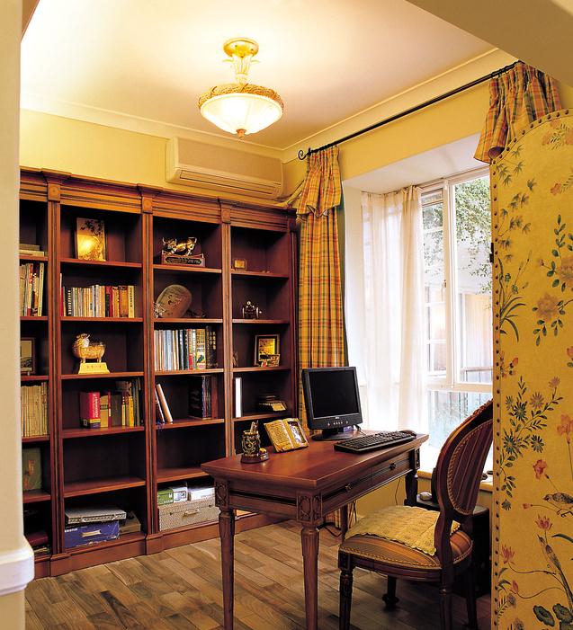 五黄到门：这年破财，家人多病，工作不顺，若动土，安门会带来血光之灾。 化解： 1、门眉上放一串六帝古钱。 2、门上挂五岳或十二生肖八卦镜一个。 3、门口使用金门槛。 4、门后使用退煞符咒。