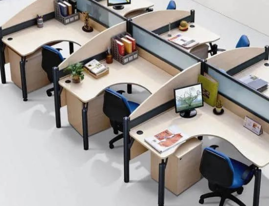 办公桌上养绿萝卜是个不错的选择