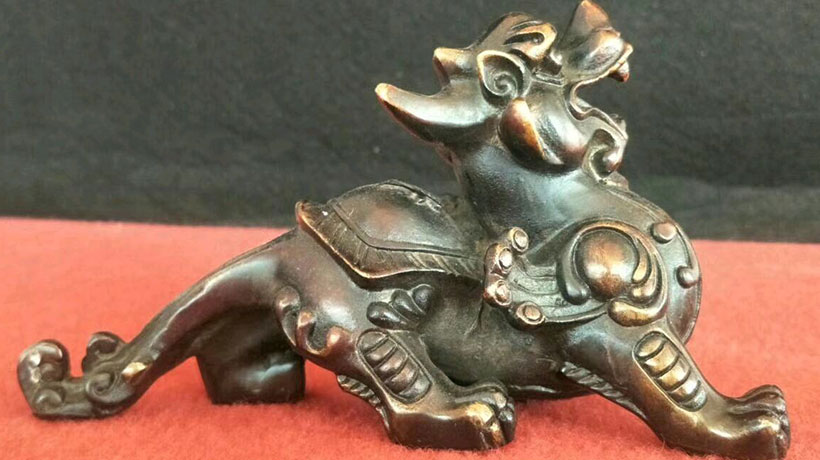 貔貅怎样佩戴才能进财？貔貅最旺财的正确戴法-易德轩风水设计网