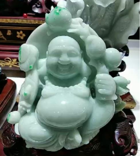 家里可摆放翡翠弥勒佛 保平安助吉祥