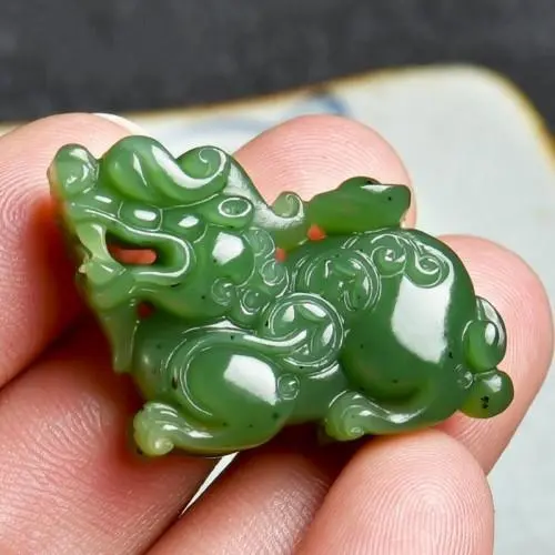 貔貅是玉的好还是翡翠的好 玉貔貅有哪些功效