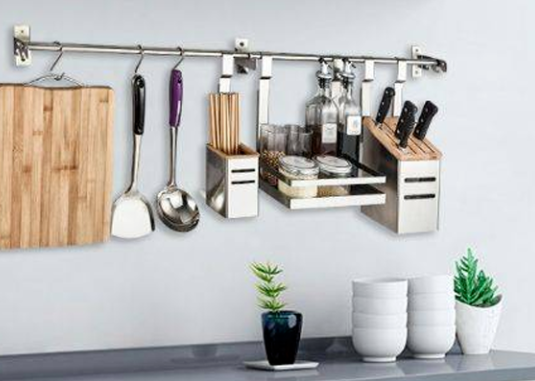 镜子有反射作用,不应该挂在厨房里 镜子有反射作用,不应该挂在厨房里