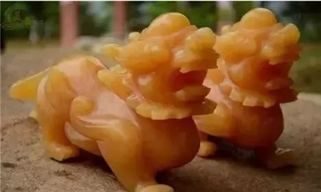 金蝉摆件常分为口含钱的与不含钱的