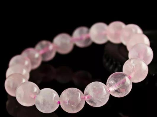 家里女主人戴这些东西 可增进夫妻感情