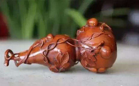 翡翠玉石制成的风水摆件摆在家中可招财