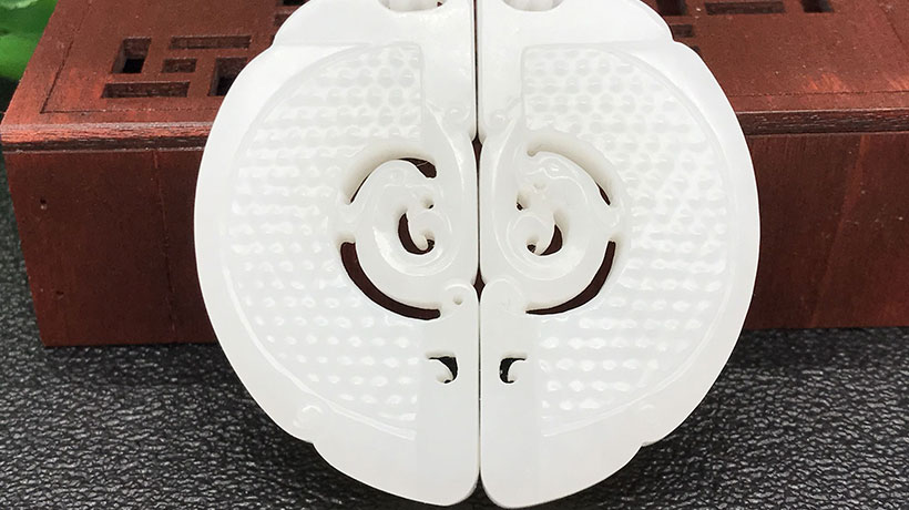 女生佩戴和田玉的禁忌-易德轩吉祥商城