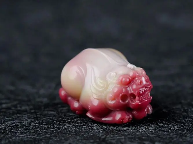   　　办公桌放什么摆件最好 貔貅摆件大富大贵