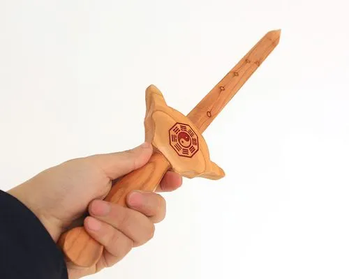 什么人不适合挂桃木剑 桃木剑作用