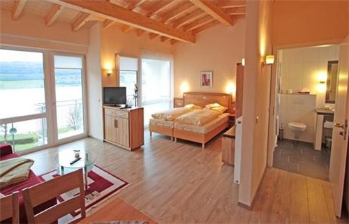 大门对窗怎么化解？大门对窗户讲究风水-易德轩吉祥商城