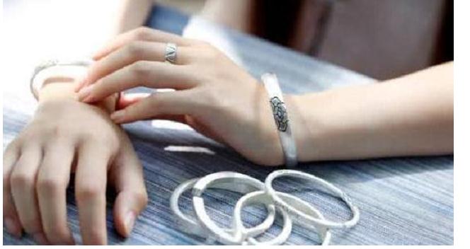女人戴银手镯有什么好处-易德轩吉祥商城