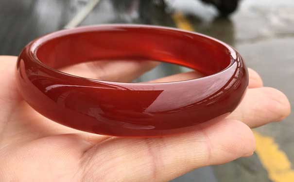 戴玛瑙手镯有什么好处-易德轩吉祥商城 戴玛瑙手镯有什么好处-易德轩吉祥商城